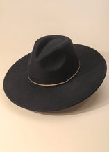 Load image into Gallery viewer, Flat Brim Herringbone Chain Fedora Hat (3 Colors)
